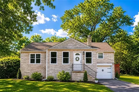 336 E Park St, Olathe, KS 66061