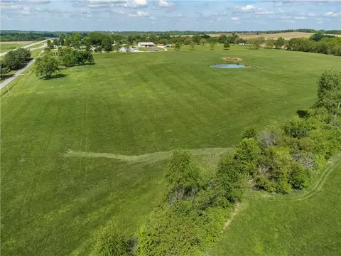 30500 E Us-24 Hwy, Buckner, MO 64016