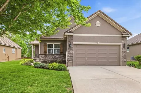 4237 Park Springs Dr, Lees Summit, MO 64064