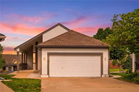 419 NW Wimbleton Ct, Blue Springs, MO 64014