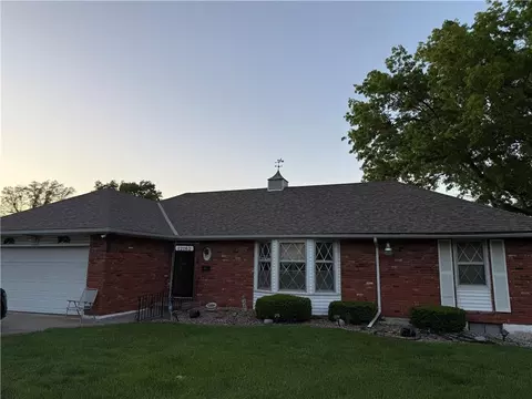 12162 E 39th Ter, Independence, MO 64052