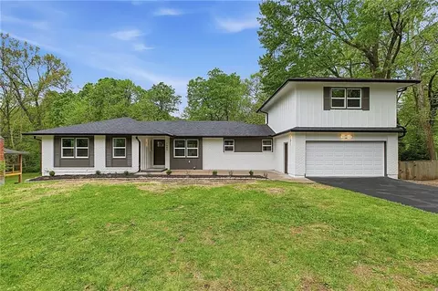 1480 Hemlock Dr, Liberty, MO 64068