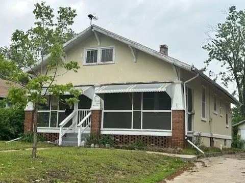 229 S Oak St, Nevada, MO 64772