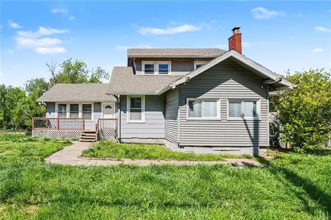 4144 NE Winn Rd, Kansas City, MO 64117