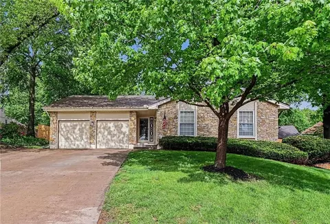 1026 NE 97th Pl, Kansas City, MO 64155