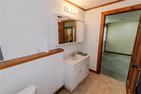Bath - 1105 Summerfield Ct, Atchison, KS 66002 photo 4 of 4