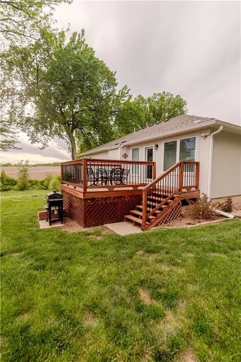Exterior - 1105 Summerfield Ct, Atchison, KS 66002 photo 5 of 11