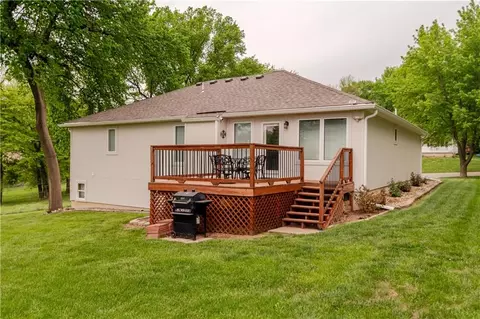 Exterior - 1105 Summerfield Ct, Atchison, KS 66002 photo 7 of 11