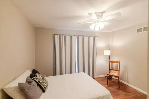 Bedroom - 1105 Summerfield Ct, Atchison, KS 66002 photo 4 of 7