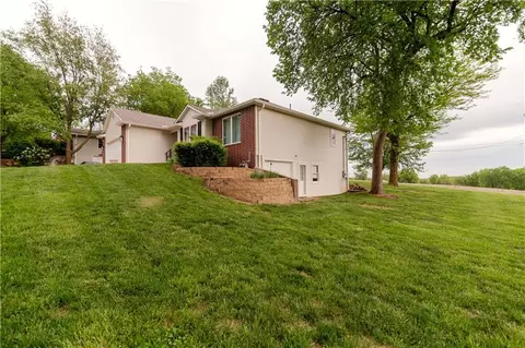 Exterior - 1105 Summerfield Ct, Atchison, KS 66002 photo 8 of 11