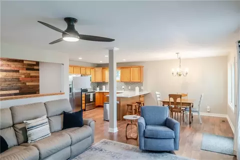 Living - 1105 Summerfield Ct, Atchison, KS 66002 photo 2 of 2