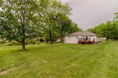 Exterior - 1105 Summerfield Ct, Atchison, KS 66002 photo 6 of 11