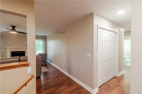 Entry Way - 1105 Summerfield Ct, Atchison, KS 66002 photo 2 of 5