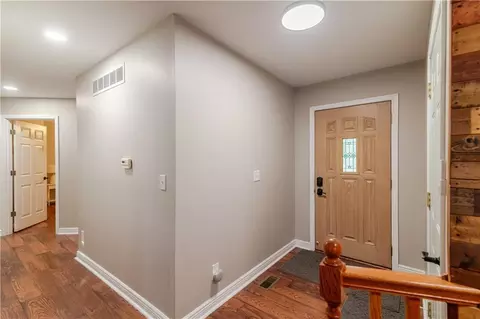 Entry Way - 1105 Summerfield Ct, Atchison, KS 66002 photo 4 of 5