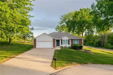 Exterior - 1105 Summerfield Ct, Atchison, KS 66002 photo 2 of 11