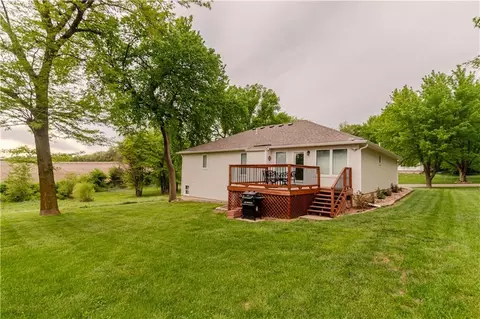 Exterior - 1105 Summerfield Ct, Atchison, KS 66002 photo 10 of 11