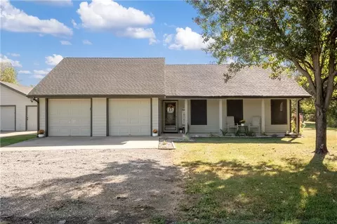 15016 246th St, Lawrence, KS 66044