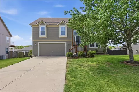 1131 S 12th St, Louisburg, KS 66053
