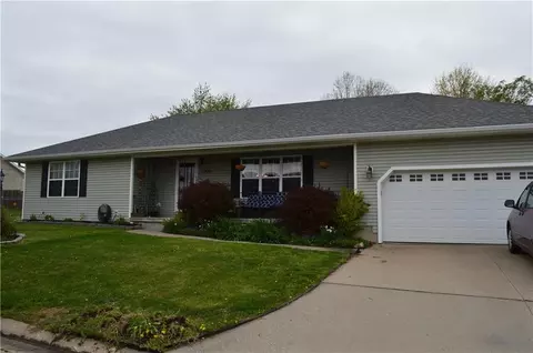 1200 Woods Dr, Sedalia, MO 65301