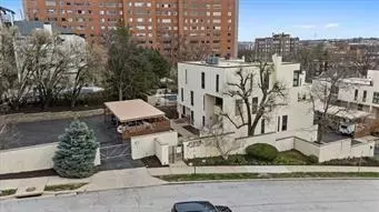 4557 Walnut St, Kansas City, MO 64111