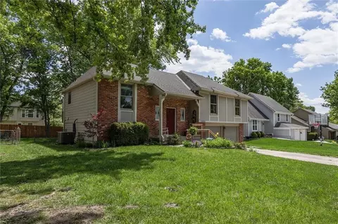 14005 S Cottonwood Dr, Olathe, KS 66062
