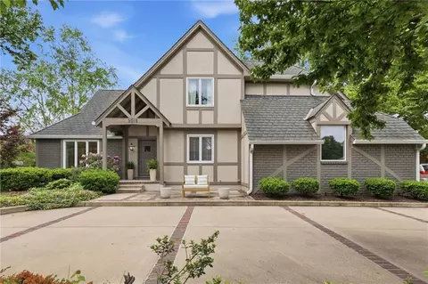 3015 W 83rd St, Leawood, KS 66206