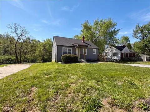 5525 Yecker Ave, Kansas City, KS 66104