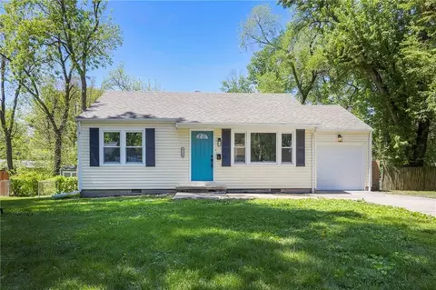8118 Mackey St, Overland Park, KS 66204