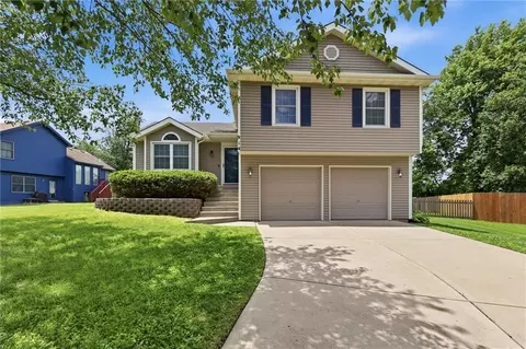 914 Elm Ct, Belton, MO 64012