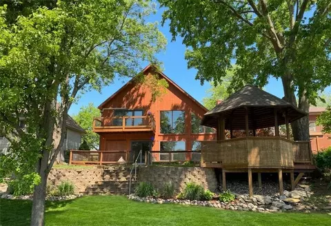 155 N Shore Dr, Lake Waukomis, MO 64151