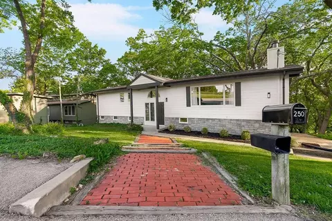 250 Arapaho Cir, Lake Quivira, KS 66217