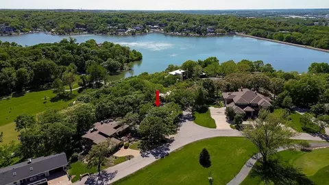 250 Arapahoe Cir, Lake Quivira, KS 66217