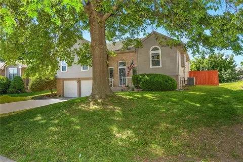 1204 NE Hunters Rd, Blue Springs, MO 64014