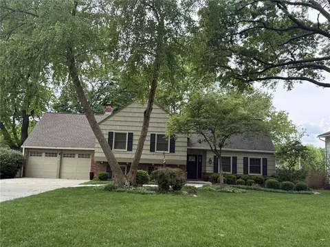 9640 Canterbury St, Leawood, KS 66206