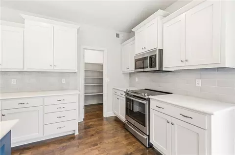 Kitchen - 1401 Rylee Ct, Raymore, MO 64083 photo 4 of 5