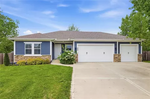 1401 Rylee Ct, Raymore, MO 64083
