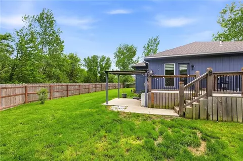 Exterior - 1401 Rylee Ct, Raymore, MO 64083 photo 4 of 7