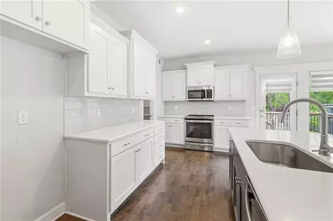 Kitchen - 1401 Rylee Ct, Raymore, MO 64083 photo 5 of 5