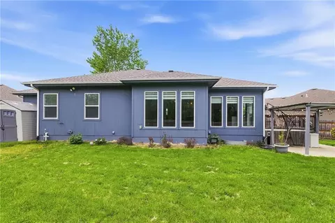 Exterior - 1401 Rylee Ct, Raymore, MO 64083 photo 6 of 7