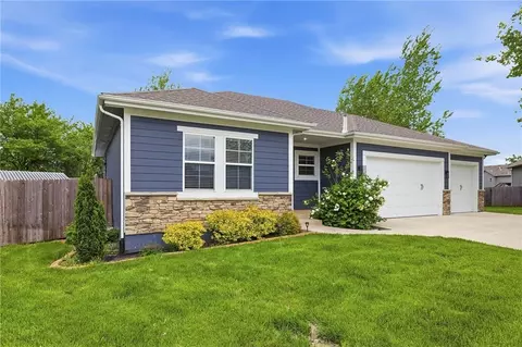 Exterior - 1401 Rylee Ct, Raymore, MO 64083 photo 2 of 7