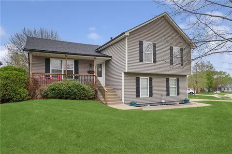 2518 SE Kimbrough Ct, Lees Summit, MO 64063
