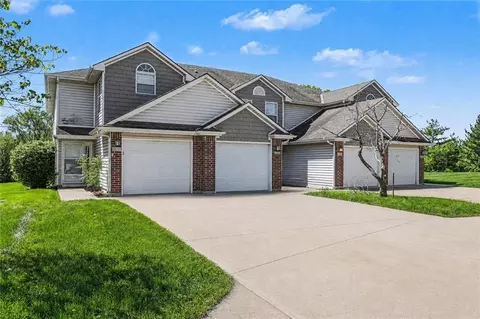 920-924 SW Imperial Ln, Lees Summit, MO 64064