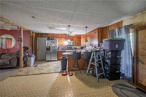 3842 Howard Dr, Topeka, KS 66605