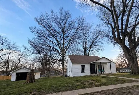 317 E Main St, Hardin, MO 64035