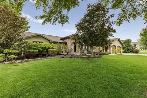 3908 W 140th Dr, Leawood, KS 66224