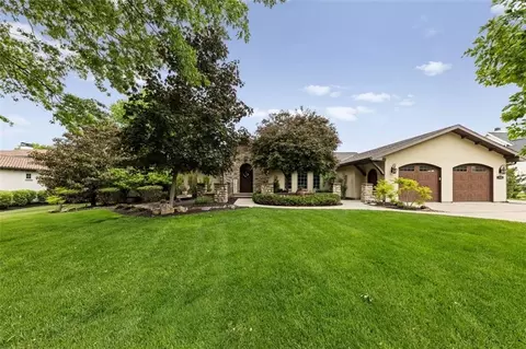 3908 W 140th Dr, Leawood, KS 66224