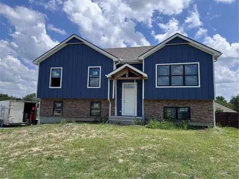 302 Lykins Ln, Cameron, MO 64429