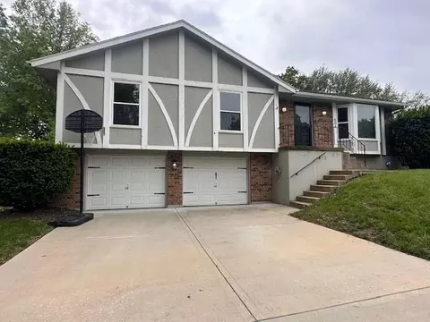 504 NE Stonewall Dr, Blue Springs, MO 64014
