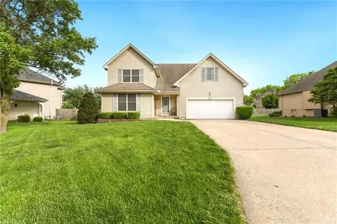 Exterior - 917 NW Winterset St, Lees Summit, MO 64081 photo 3 of 11