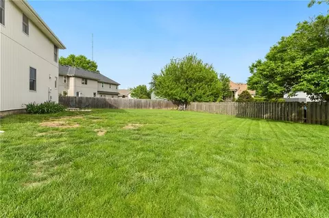 Exterior - 917 NW Winterset St, Lees Summit, MO 64081 photo 10 of 11